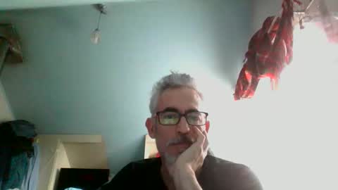 Snapshot of gudonoso chatting on 12.16.25 gudonoso online show from 12.16.25