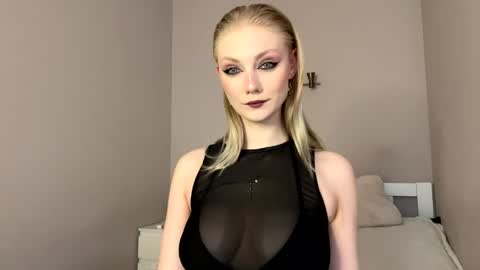 Snapshot of guessmygame chatting on 04.10.26 Vanessa online show from 04.10.26