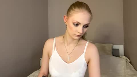 Snapshot of guessmygame chatting on 04.12.26 Vanessa online show from 04.12.26