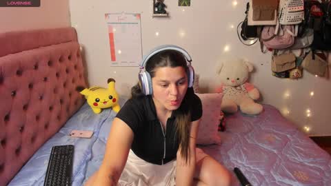 Hello Im Julieta Im 25 years old welcome to my room have fun and be happy. online show from 01.21.25