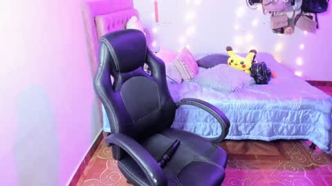 Hello Im Julieta Im 25 years old welcome to my room have fun and be happy. online show from 01.24.25