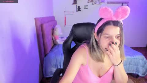 Hello Im Julieta Im 25 years old welcome to my room have fun and be happy. online show from 10.14.25