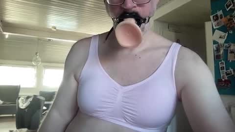 Snapshot of gummicasual chatting on 02.09.26 gummicasual online show from 02.09.26