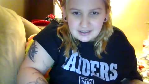 Snapshot of gummybearluvsu chatting on 12.15.25 Gummybearluvzu online show from 12.15.25