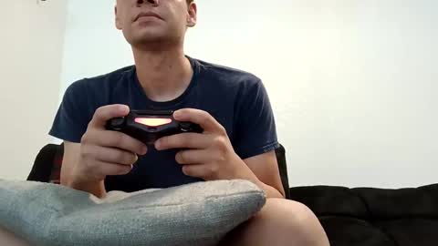 guts_san online show from 10.12.25