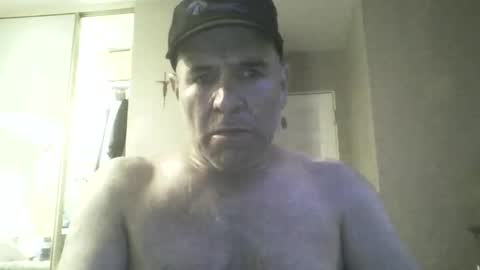 Snapshot of guy8inches4u chatting on 09.17.25 guy8inches4u online show from 09.17.25