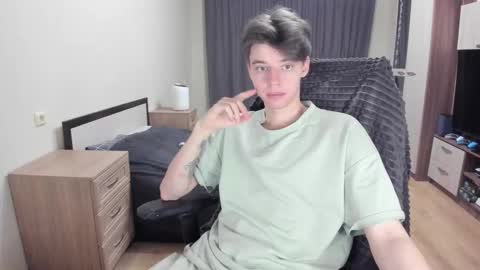 guy_liam1 online show from 12.20.25