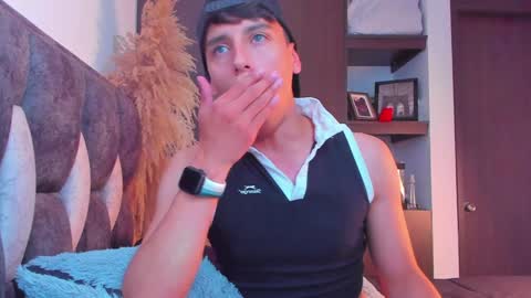 Snapshot of guy_twinks chatting on 01.04.25 Gabriel online show from 01.04.25