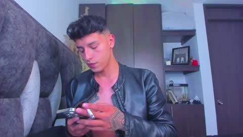 Snapshot of guy_twinks chatting on 01.12.25 Gabriel online show from 01.12.25