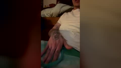 Snapshot of guydschilling30 chatting on 04.12.26 guydschilling30 online show from 04.12.26