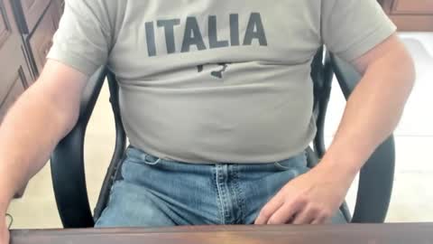 Snapshot of guygdr chatting on 11.07.25 Guy online show from 11.07.25