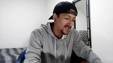 Snapshot of guykarim chatting on 01.08.25 karim online show from 01.08.25