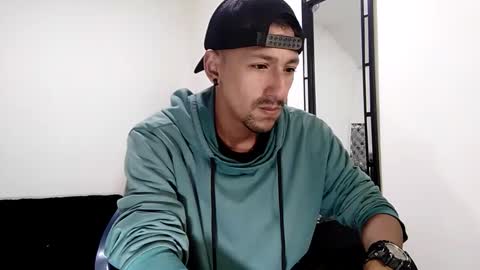 Snapshot of guykarim chatting on 01.10.25 karim online show from 01.10.25