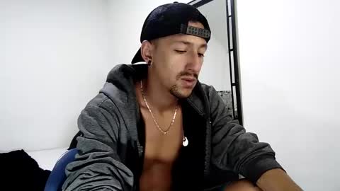 Snapshot of guykarim chatting on 01.12.25 karim online show from 01.12.25