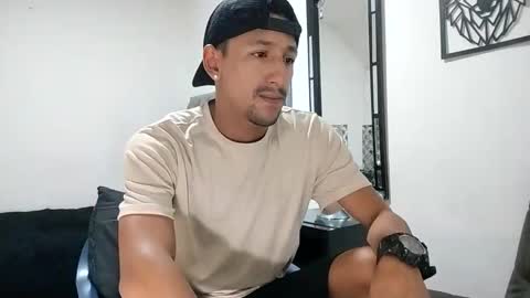 Snapshot of guykarim chatting on 03.11.25 karim online show from 03.11.25