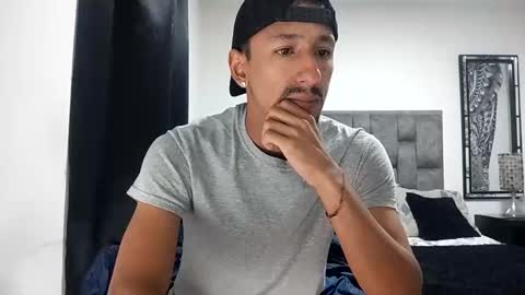 Snapshot of guykarim chatting on 01.08.26 karim online show from 01.08.26