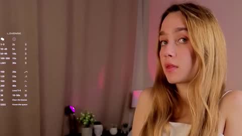 Snapshot of gwenbunn chatting on 09.09.25 Julia online show from 09.09.25