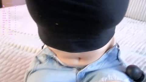 Snapshot of gwenbunn chatting on 10.11.25 Julia online show from 10.11.25