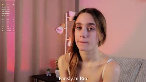 Snapshot of gwenbunn chatting on 11.11.25 Julia online show from 11.11.25