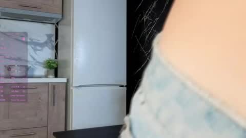 Snapshot of gwenbunn chatting on 12.14.25 Julia online show from 12.14.25