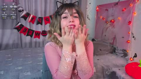 Snapshot of gwendolyndrews chatting on 10.28.25 Lisa online show from 10.28.25