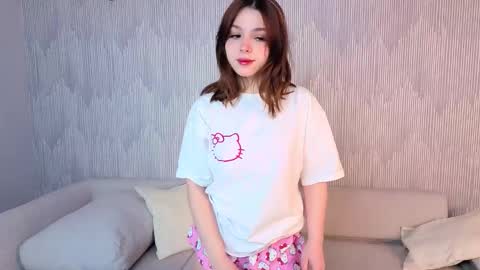 Snapshot of gwendolyndrews chatting on 11.29.25 Lisa online show from 11.29.25