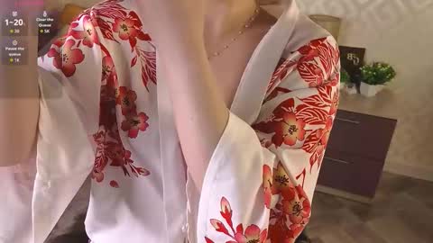 Snapshot of gwendolyndrews chatting on 12.16.25 Lisa online show from 12.16.25