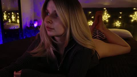 Snapshot of gwenhilton chatting on 12.28.24 gwenhilton online show from 12.28.24