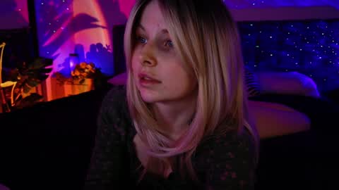 Snapshot of gwenhilton chatting on 01.22.25 gwenhilton online show from 01.22.25