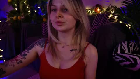 Snapshot of gwenhilton chatting on 02.18.25 gwenhilton online show from 02.18.25