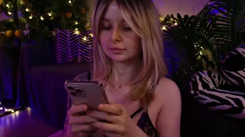 Snapshot of gwenhilton chatting on 02.22.25 gwenhilton online show from 02.22.25