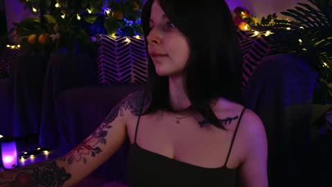 Snapshot of gwenhilton chatting on 02.26.25 gwenhilton online show from 02.26.25