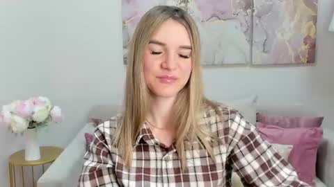 Snapshot of gwensmitt chatting on 06.20.26 gwensmitt online show from 06.20.26
