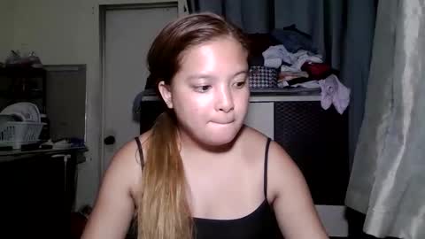 Snapshot of gwyneth2001 chatting on 05.31.26 Im Gwyneth From Philippines pinkheart69 online show from 05.31.26