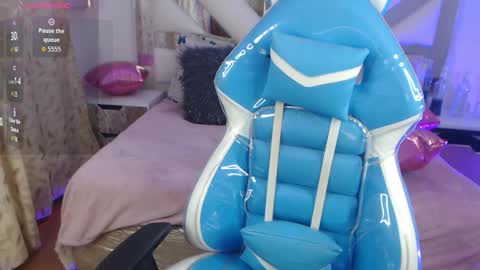 gyal_8_ online show from 11.14.25