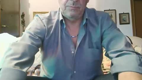 Snapshot of gyrdy chatting on 12.23.24 gyrdy online show from 12.23.24