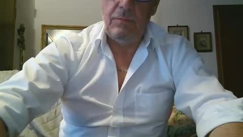 Snapshot of gyrdy chatting on 12.31.24 gyrdy online show from 12.31.24