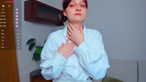 Snapshot of h0lyangel chatting on 09.21.25 Kelly  Lilly online show from 09.21.25