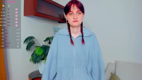Snapshot of h0lyangel chatting on 09.27.25 Kelly  Lilly online show from 09.27.25