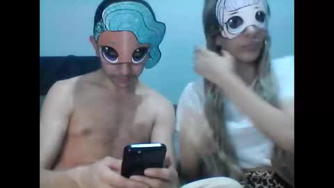 Snapshot of h0tcouple00 chatting on 11.10.25 h0tcouple00 online show from 11.10.25