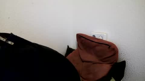 Snapshot of h1dden_reality chatting on 02.22.25 h1dden_reality online show from 02.22.25