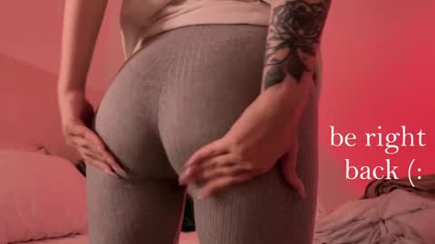 Snapshot of h2h0e chatting on 12.14.24 Lana online show from 12.14.24