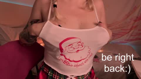 Snapshot of h2h0e chatting on 02.09.25 Lana online show from 02.09.25