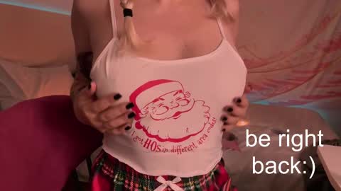 Snapshot of h2h0e chatting on 02.21.25 Lana online show from 02.21.25