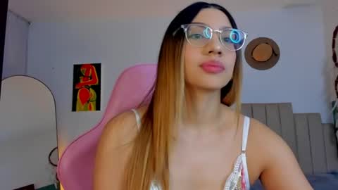 Snapshot of h3y_mia3 chatting on 07.14.26 Paulina online show from 07.14.26