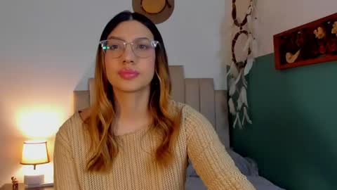 Snapshot of h3y_mia3 chatting on 07.18.26 Paulina online show from 07.18.26
