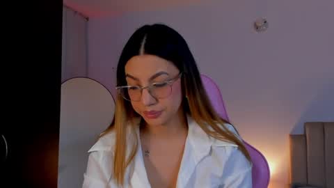 Snapshot of h3y_mia3 chatting on 07.23.26 Paulina online show from 07.23.26