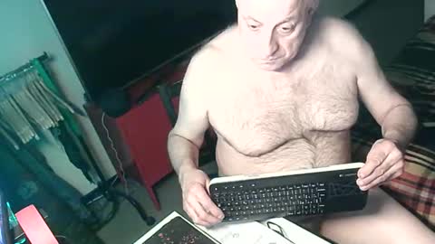 Snapshot of hacknoob62 chatting on 11.13.25 hacknoob62 online show from 11.13.25