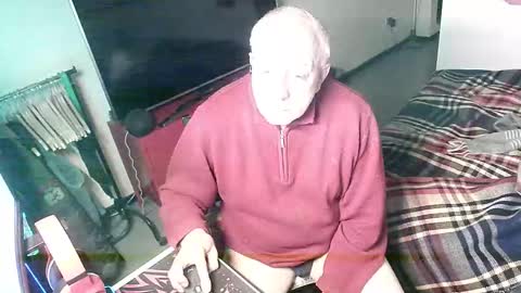 Snapshot of hacknoob62 chatting on 11.24.25 hacknoob62 online show from 11.24.25