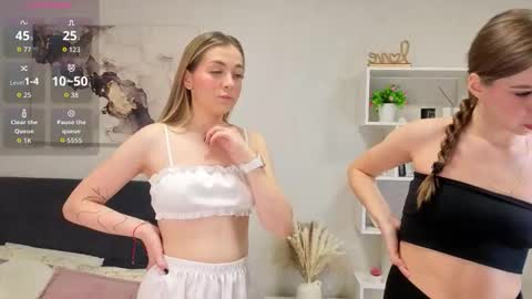 Snapshot of hadleynichols chatting on 09.23.25 Hi Im Rebecca Glad to see you in my room PVT is open online show from 09.23.25